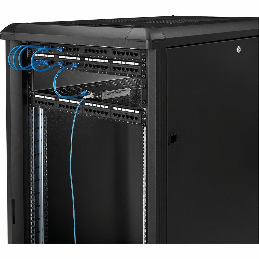 StarTech.com Gigabit Ethernet Copper-to-Fiber Media Converter - SM LC - 20 km