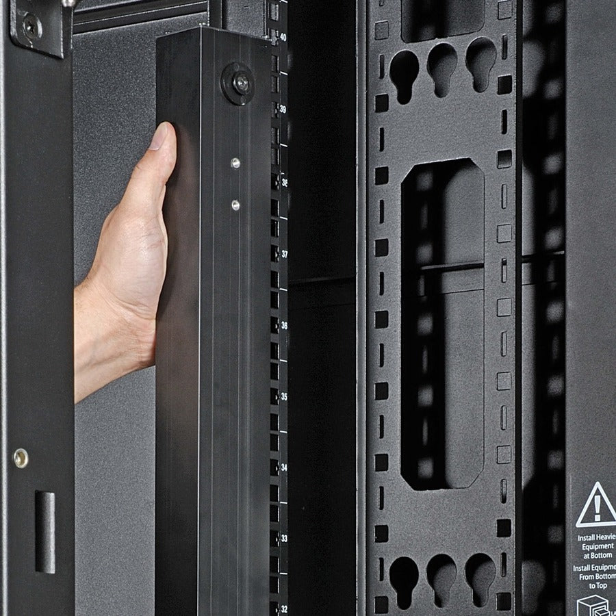 Tripp Lite PDU Metered 16 C13 4 C19 3.2/3.8kW 208/240V C20/L6-20P 10ft Cord