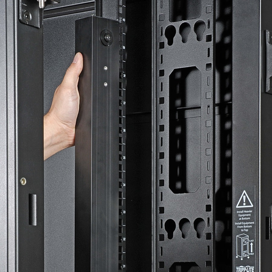 Tripp Lite PDU Monitored 24 Outlets 208/240V 5.8kW LX Platform L6-30P 0URM