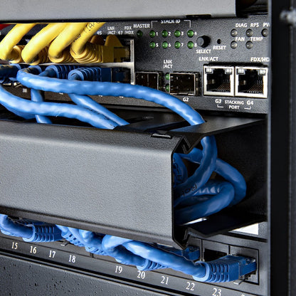 StarTech.com CMDUCT1UX 1U Horizontal Finger Duct Rack Cable Management Panel with Cover