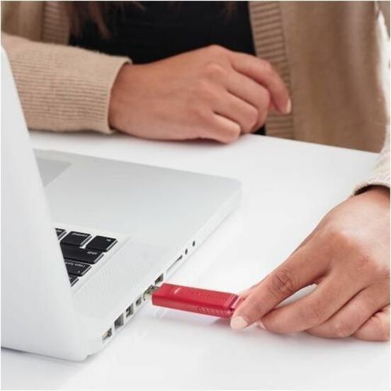 Verbatim America LLC 16GB Store 'n' Go USB Flash Drive - 4 Pack with Retractable Design and Password Protection