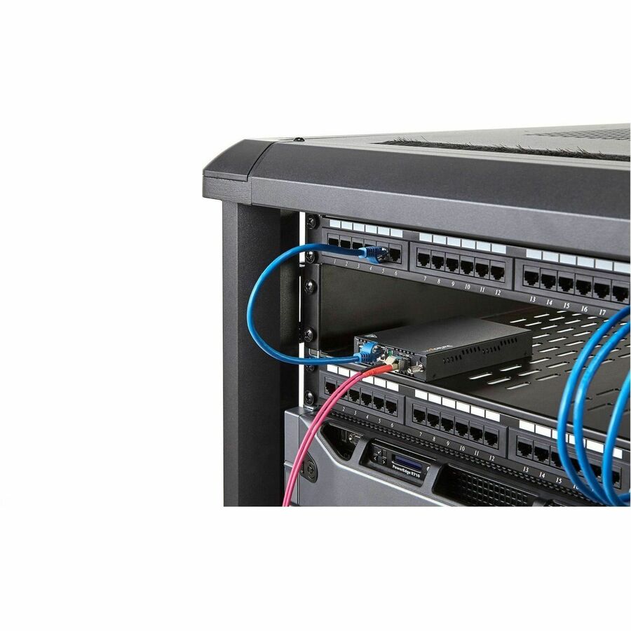 StarTech.com Gigabit Ethernet Copper-to-Fiber Media Converter - SM LC - 10 km