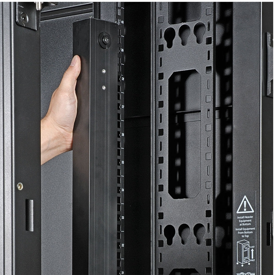 Eaton 5.5kW Single-Phase Switched PDU with Outlet Monitoring and Remote Control - 24 Outlets, Rack-Mountable, 230V, TAA Compliant
