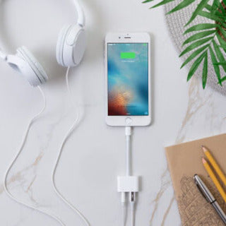 Belkin 3.5 mm Audio + Charge RockStar for iPhone and iPad - Lightning Adapter
