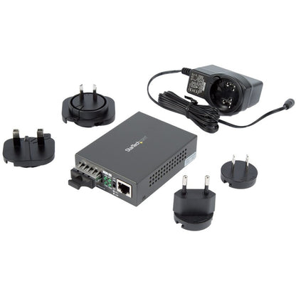 StarTech.com MCMGBSCMM055 Multimode SC Fiber Ethernet Media Converter - 1000Base-SX Gigabit Fiber Optic to Copper Bridge - 550 Meters Range