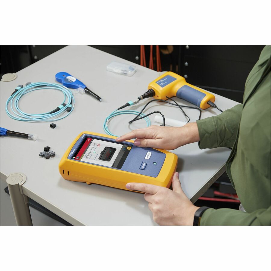 Fluke Networks FiberInspector Pro FI2-7300 Cable Analyzer with MPO Inspection Camera