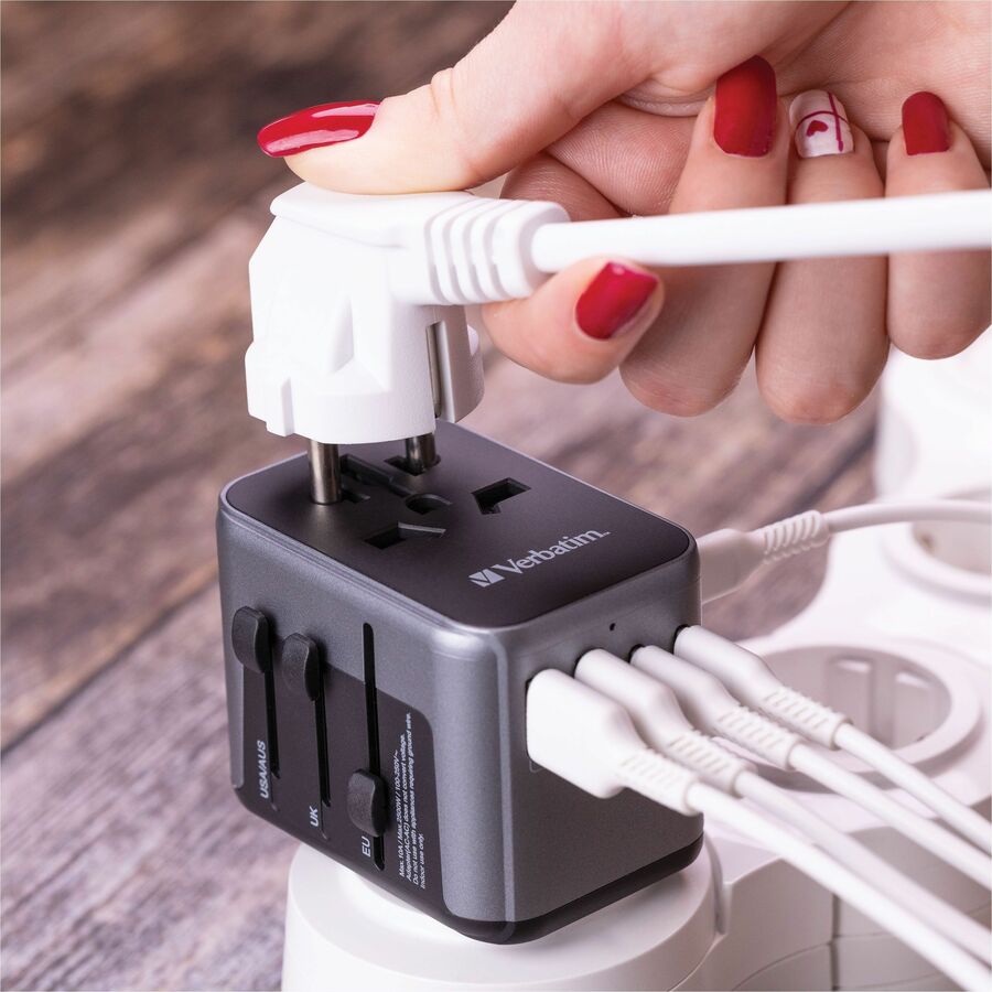 Verbatim UTA-03 Universal Travel Adapter 30W with USB-C and USB-A Ports