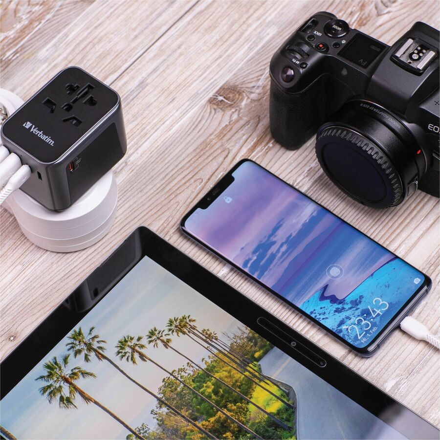 Verbatim UTA-03 Universal Travel Adapter 30W with USB-C and USB-A Ports