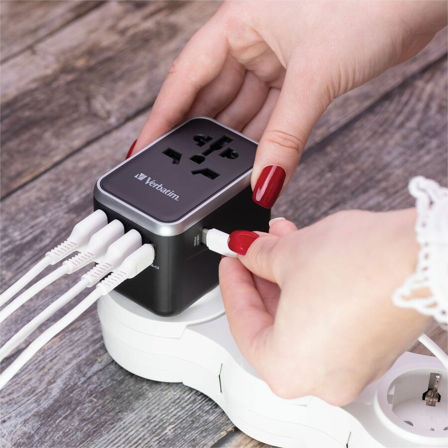 Verbatim UTA-04 Universal Travel Adapter 61W with USB-C and USB-A Ports